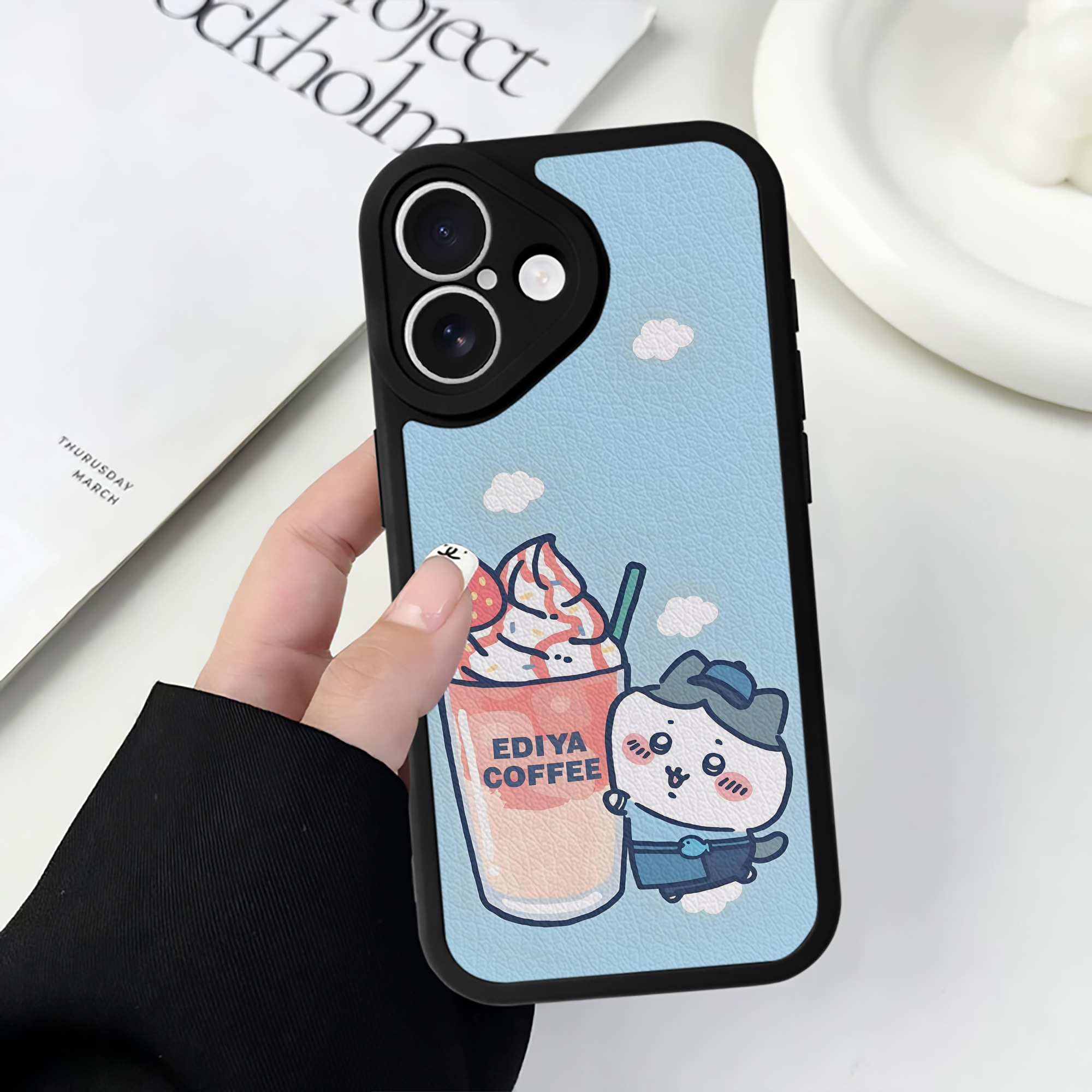 （画像用） ちいかわ Chii-kawa 【iPhone 16シリーズ対応】シリコンスマホケース（レザー調） 材質：シリコン